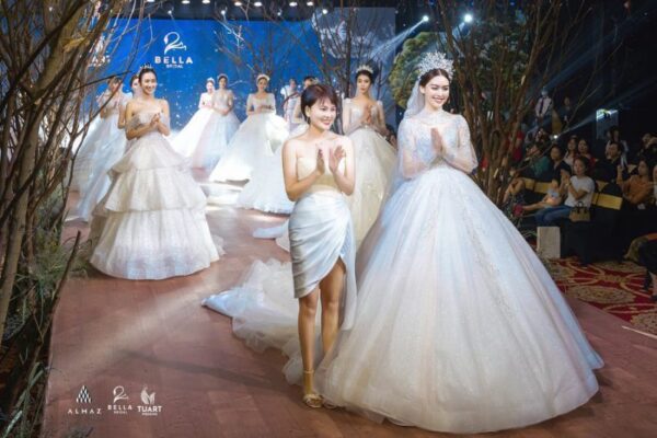 TuArt đơn vị bảo trợ hình ảnh độc quyền cho Vedette - Á hậu Tường San trong show diễn váy cưới đỉnh cao Bella Fashion Show