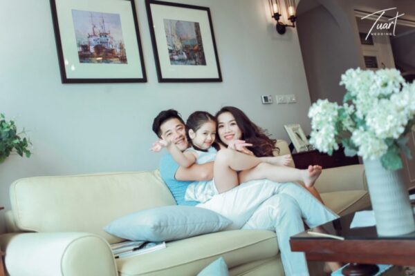 Diễn viên Hải Anh "Hoa Cỏ May" hạnh phúc bên vợ đẹp, con ngoan trong căn hộ sang trọng