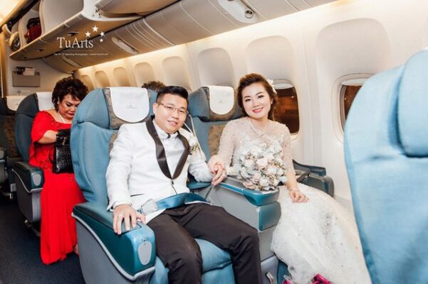 Báo Dân Trí: Đám cưới tiền tỷ rước dâu bằng máy bay của cô gái Nam Định